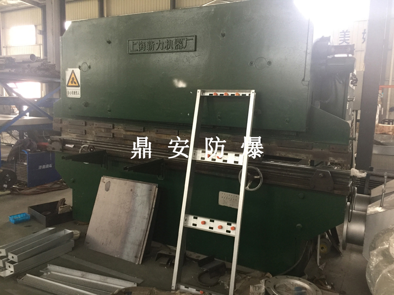 折邊機(jī).jpg